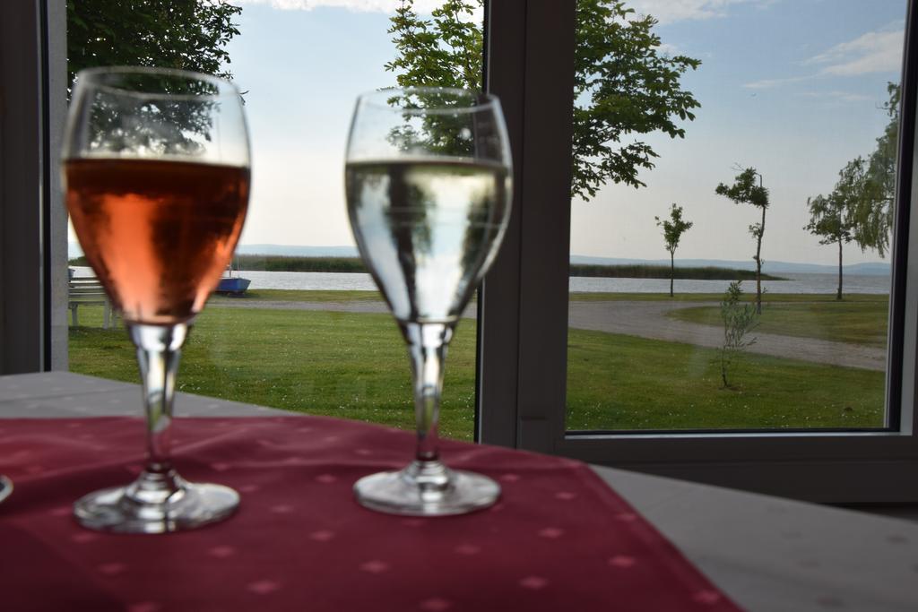 Seehotel Herlinde Podersdorf am See Buitenkant foto